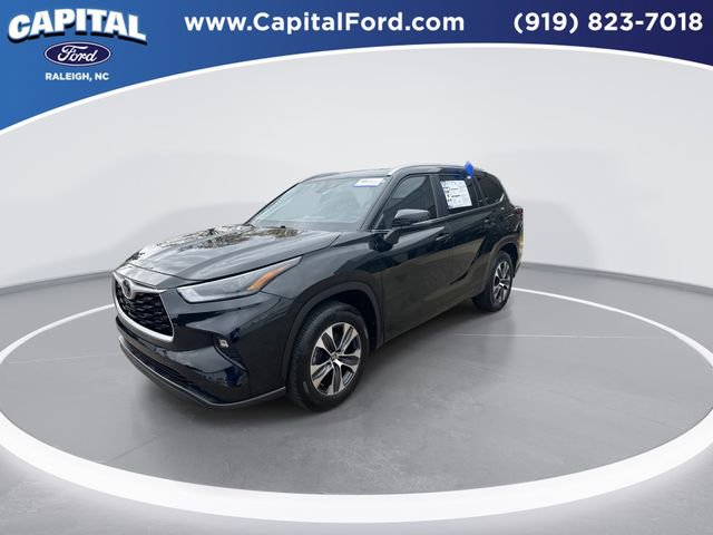 Used 2024 Toyota Highlander XLE image 4