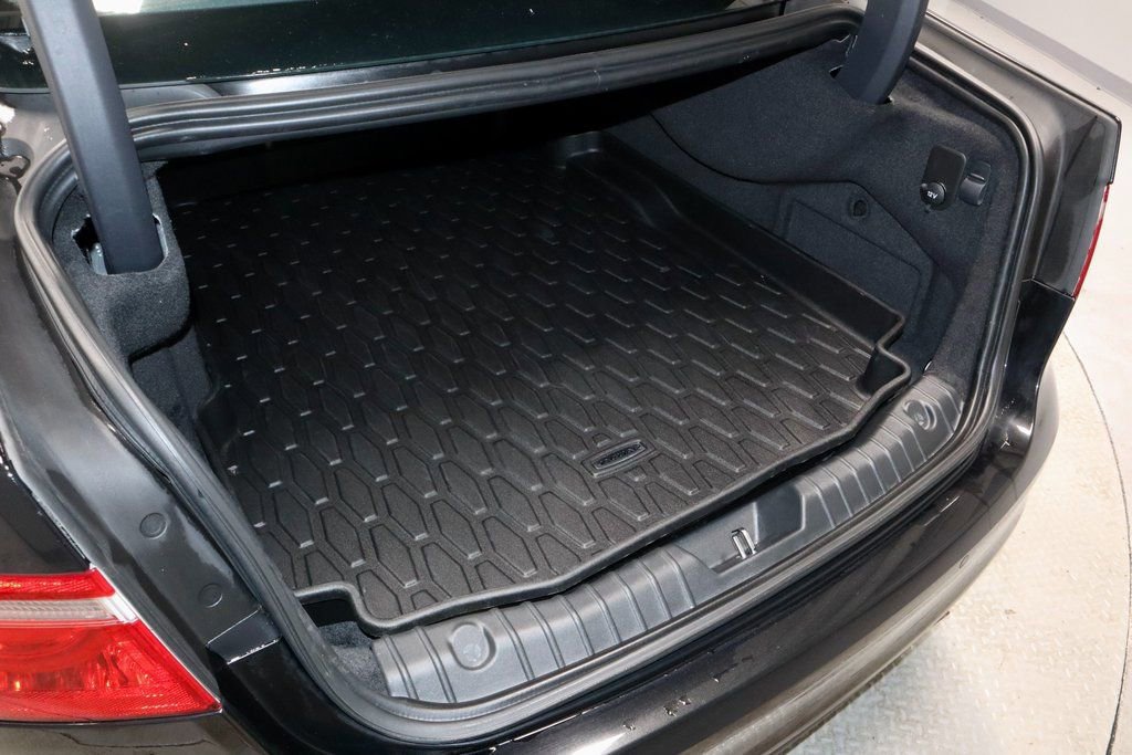 Used 2020 Jaguar XF Prestige image 12