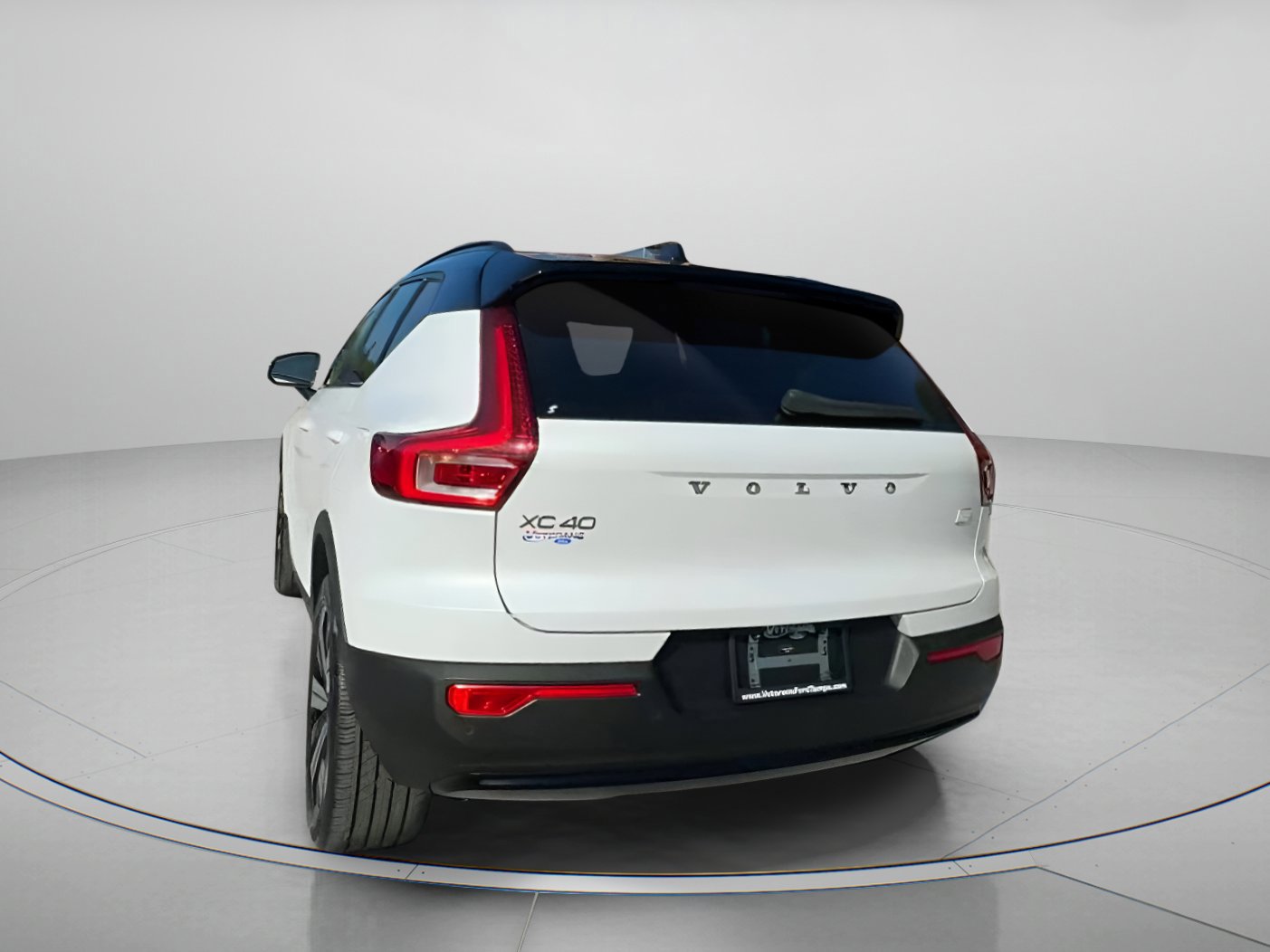 Used 2023 Volvo XC40 Recharge Plus image 15