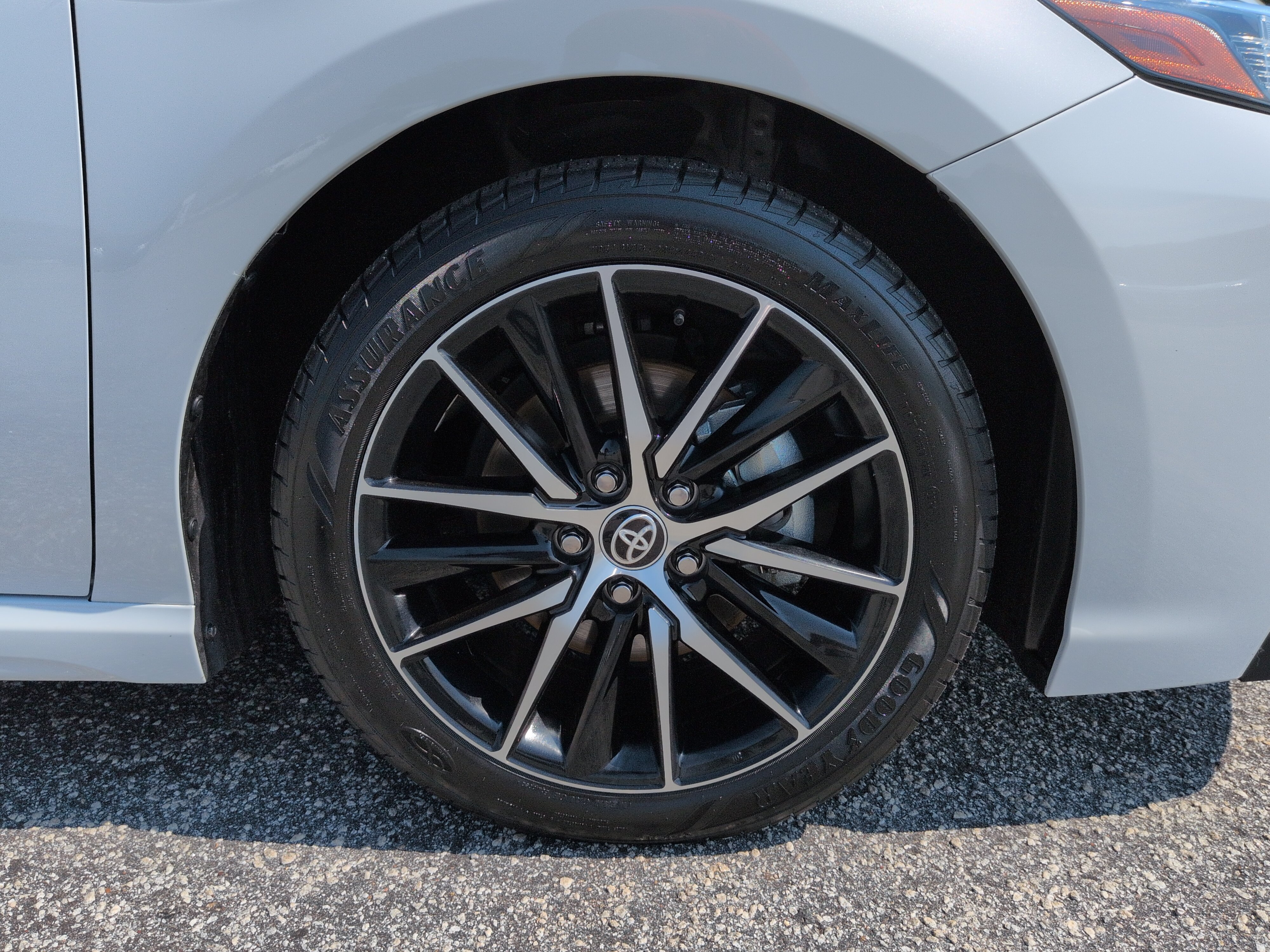 Used 2023 Toyota Camry SE FWD image 9