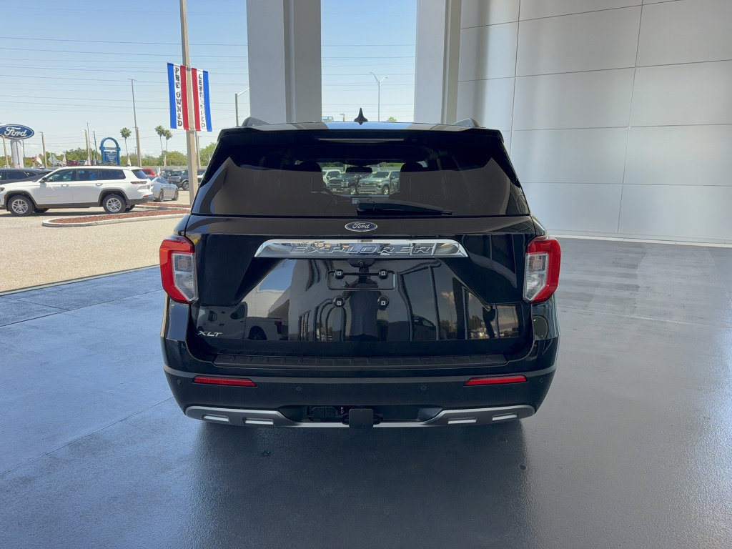 Certified 2022 Ford Explorer XLT w/ Equipment Group 202A RWD image 3