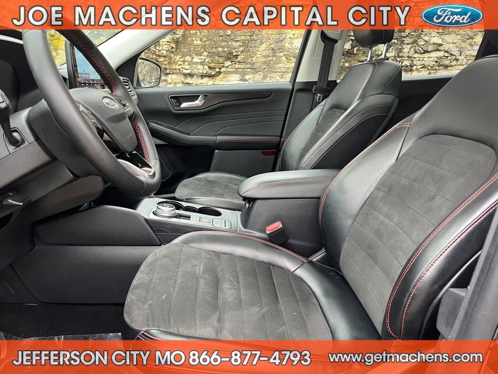 Certified 2022 Ford Escape SEL w/ SEL Stealth AWD Package image 19