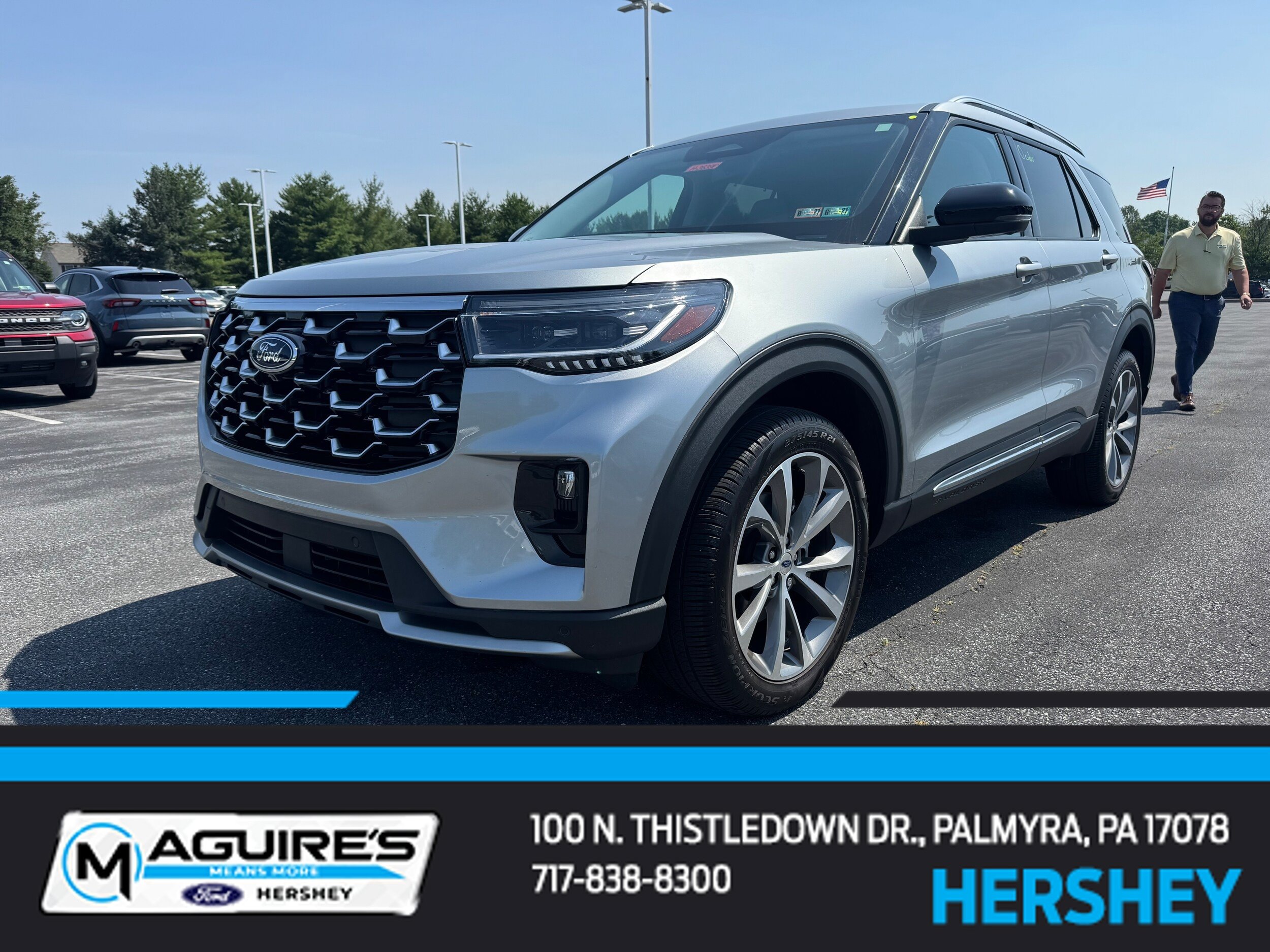 Certified 2025 Ford Explorer Platinum w/ Ultimate Package AWD/4WD image 1