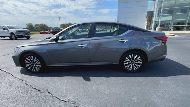 Used 2025 Nissan Altima 2.5 SV FWD image 5