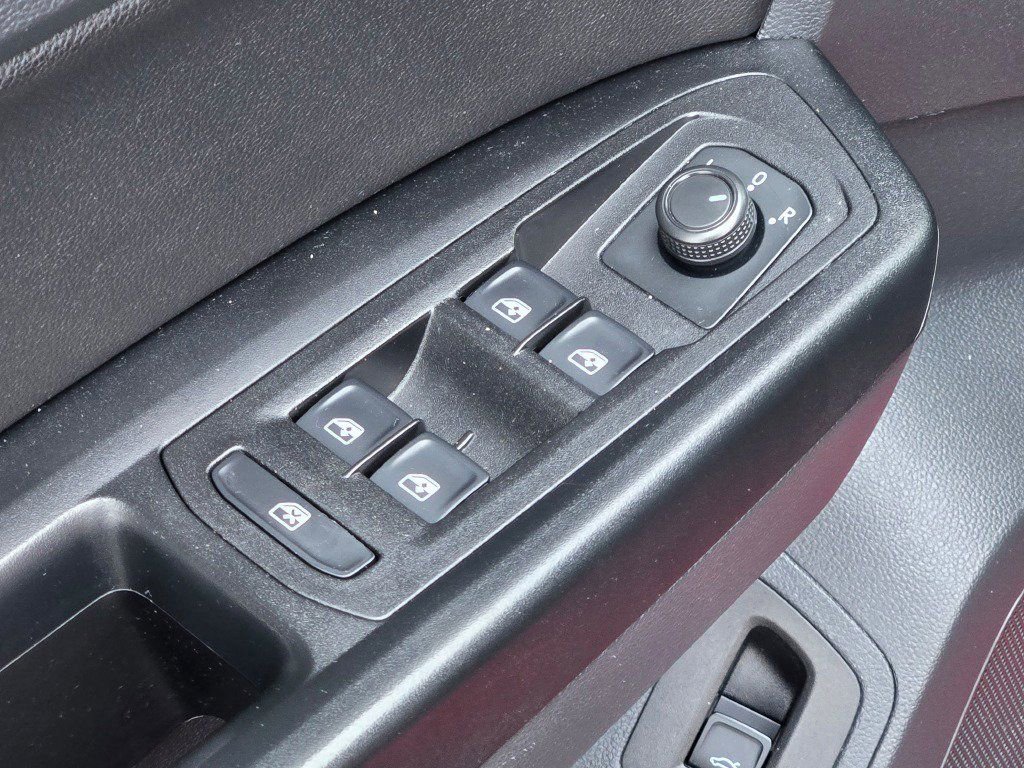 Used 2020 Volkswagen Atlas Cross Sport SE image 21