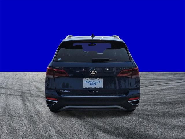 Used 2024 Volkswagen Taos SE w/ Panoramic Sunroof Package FWD image 5