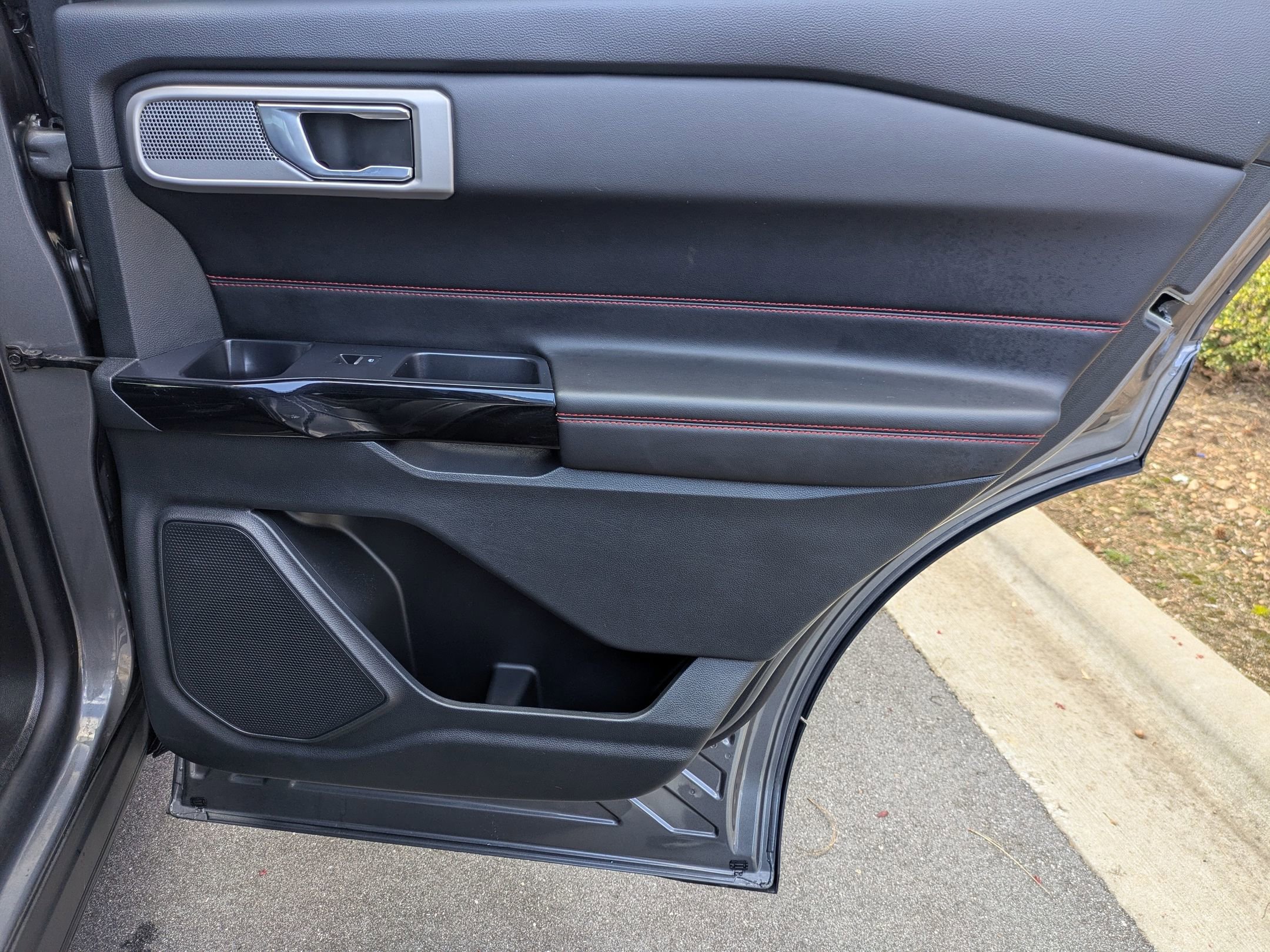 Certified 2024 Ford Explorer ST-Line w/ Class IV Trailer Tow Package image 36