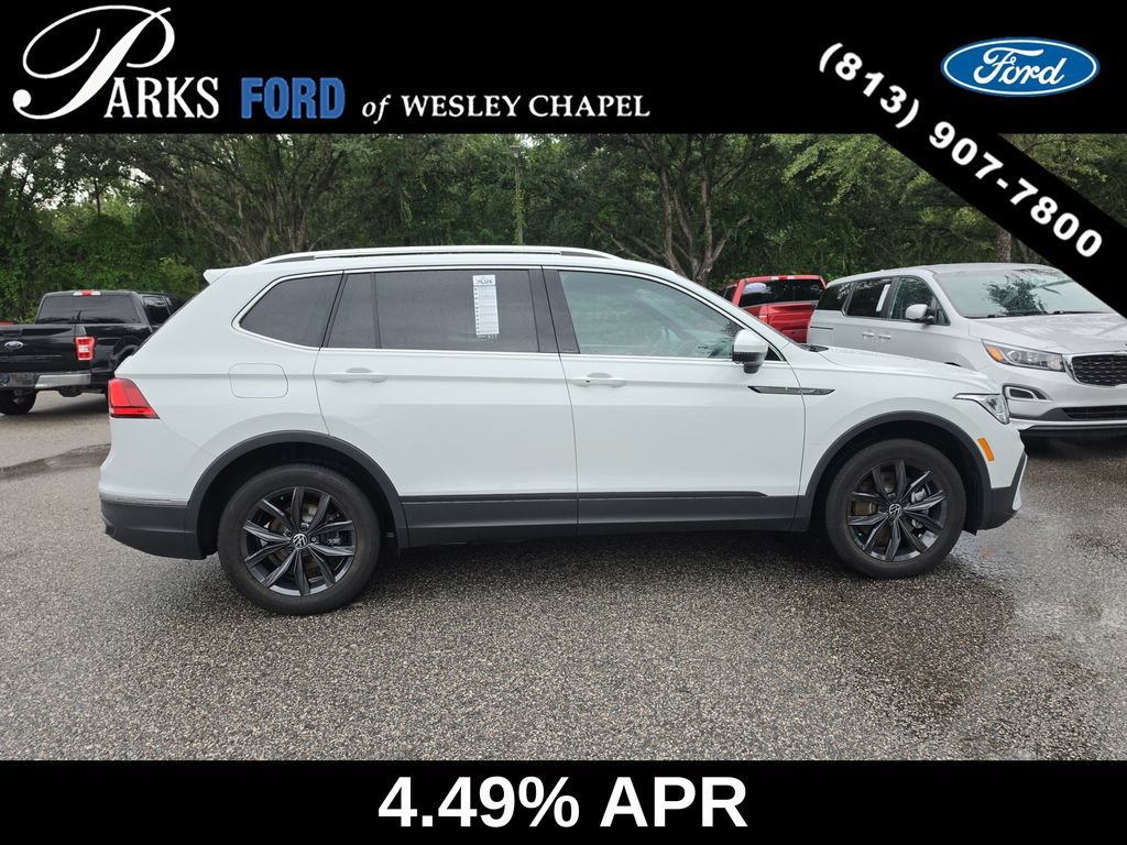Used 2024 Volkswagen Tiguan SE w/ Panoramic Sunroof Package FWD image 4