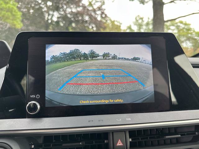 Used 2024 Toyota Prius LE FWD image 6