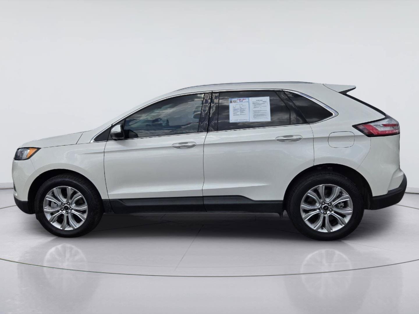 Certified 2023 Ford Edge Titanium AWD/4WD image 5