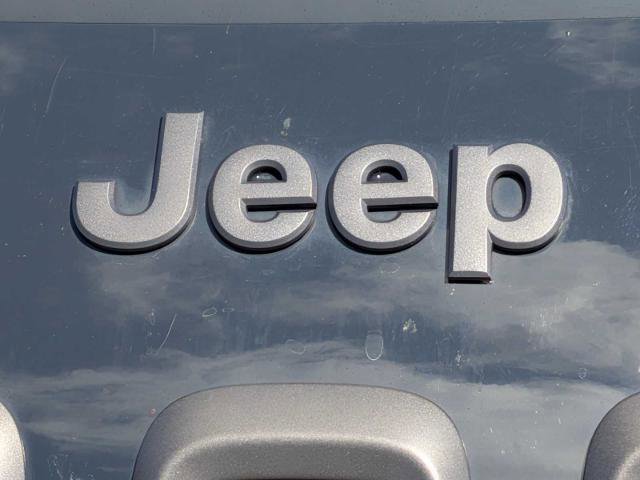 Used 2017 Jeep Cherokee Trailhawk w/ Comfort & Convenience Group AWD/4WD image 11