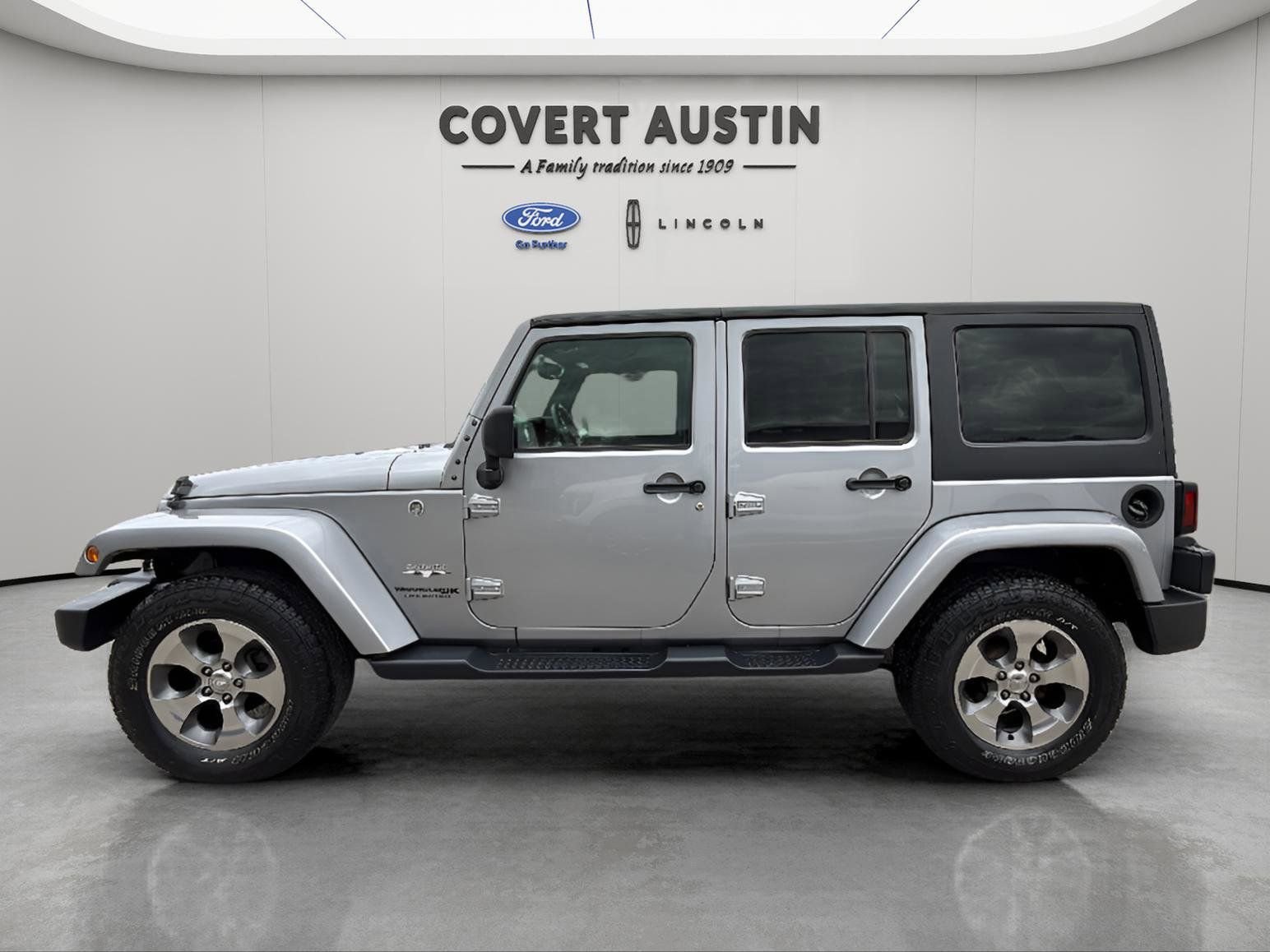 Used 2018 Jeep Wrangler Unlimited Sahara AWD/4WD image 2