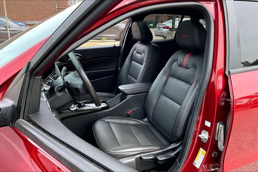 Used 2025 Chevrolet Trax RS w/ Sunroof Package FWD image 24