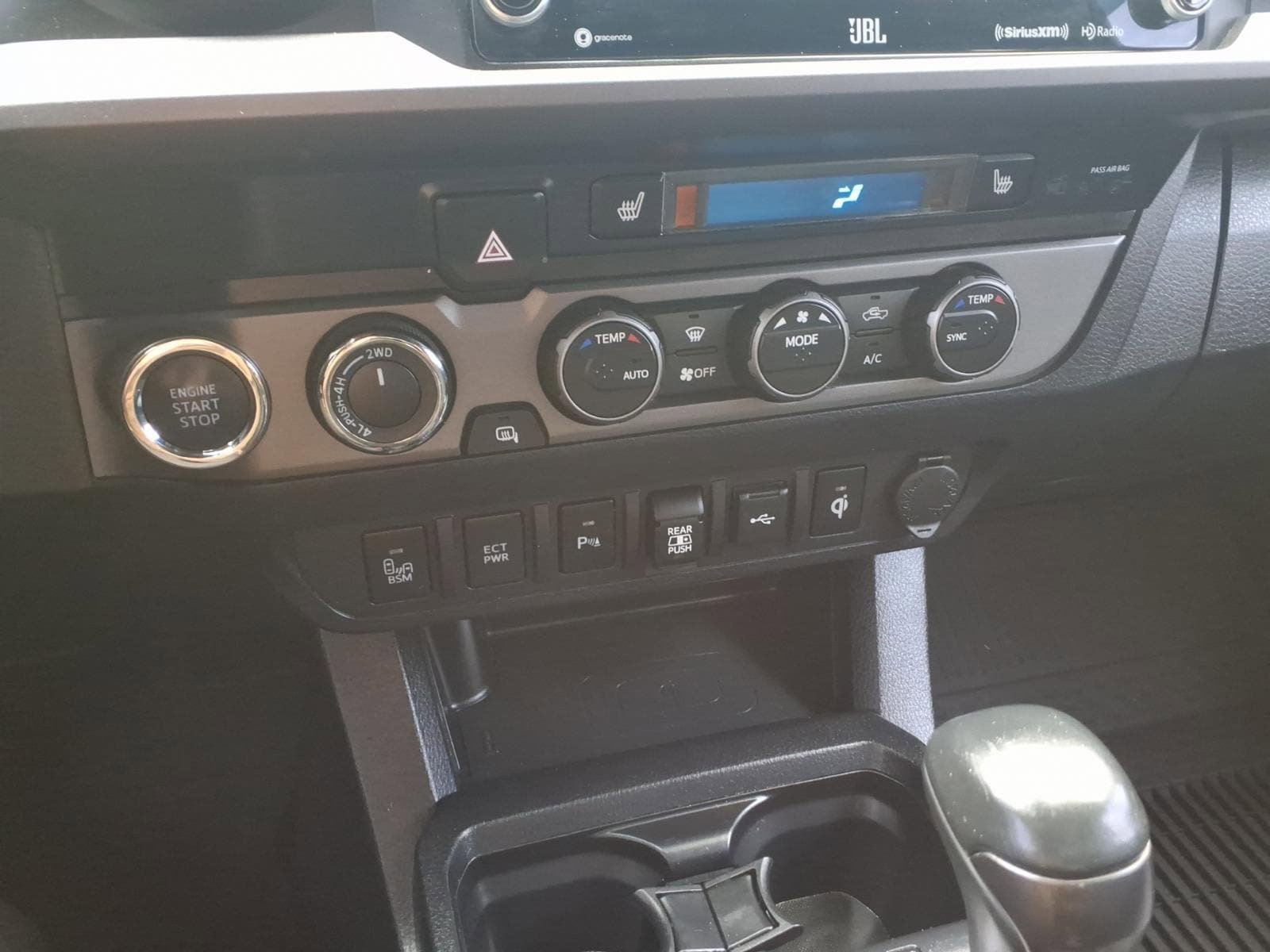 Used 2020 Toyota Tacoma TRD Sport w/ TRD Premium Sport Package AWD/4WD image 19