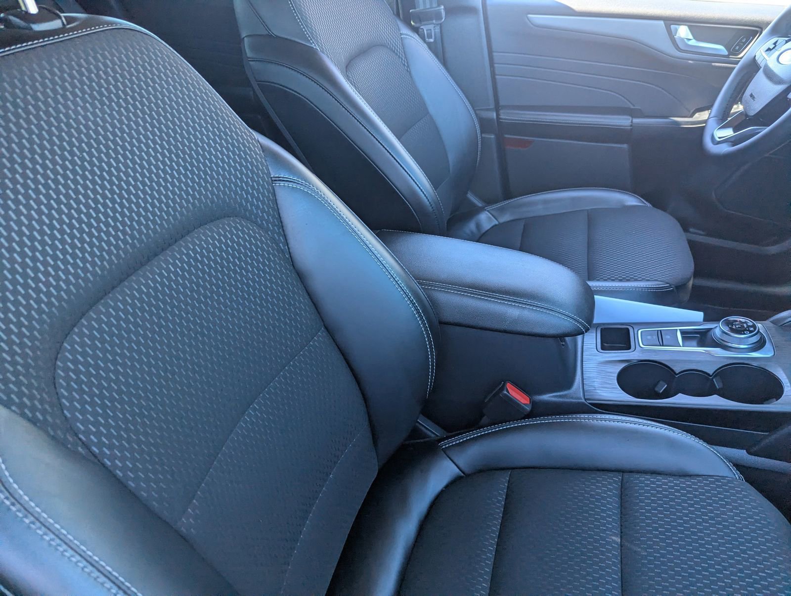 Certified 2025 Ford Escape SE image 10