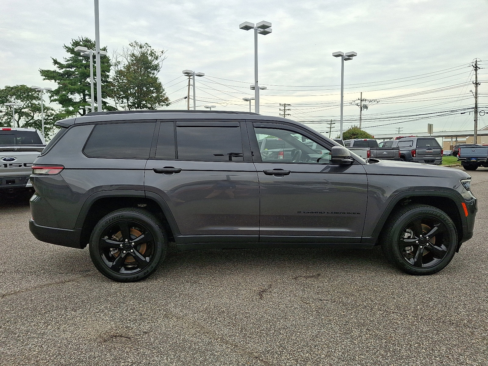 Used 2023 Jeep Grand Cherokee L Laredo image 9