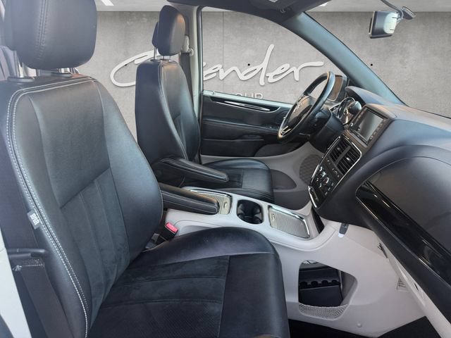 Used 2017 Dodge Grand Caravan SXT FWD image 25