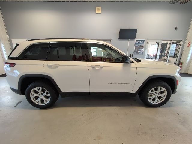 Used 2023 Jeep Grand Cherokee Limited AWD/4WD image 6