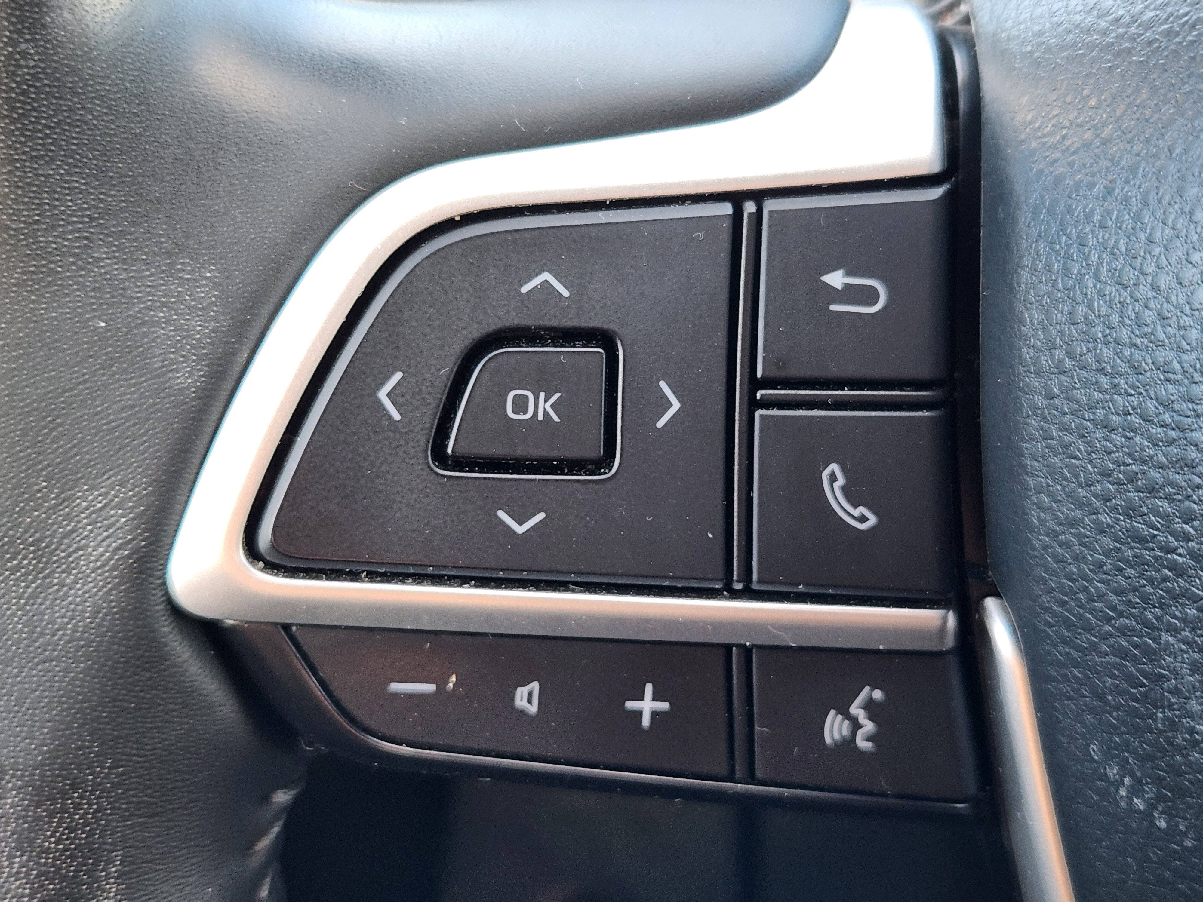 Used 2023 Toyota Highlander XLE AWD/4WD image 24