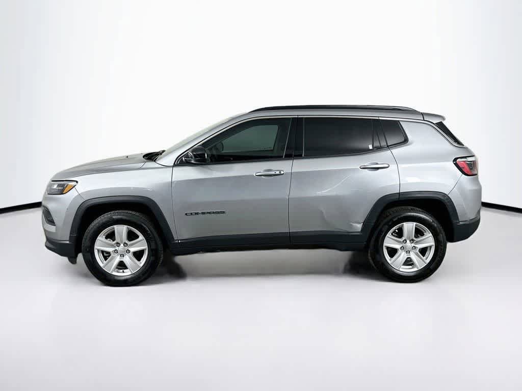 Used 2022 Jeep Compass Latitude AWD/4WD image 3