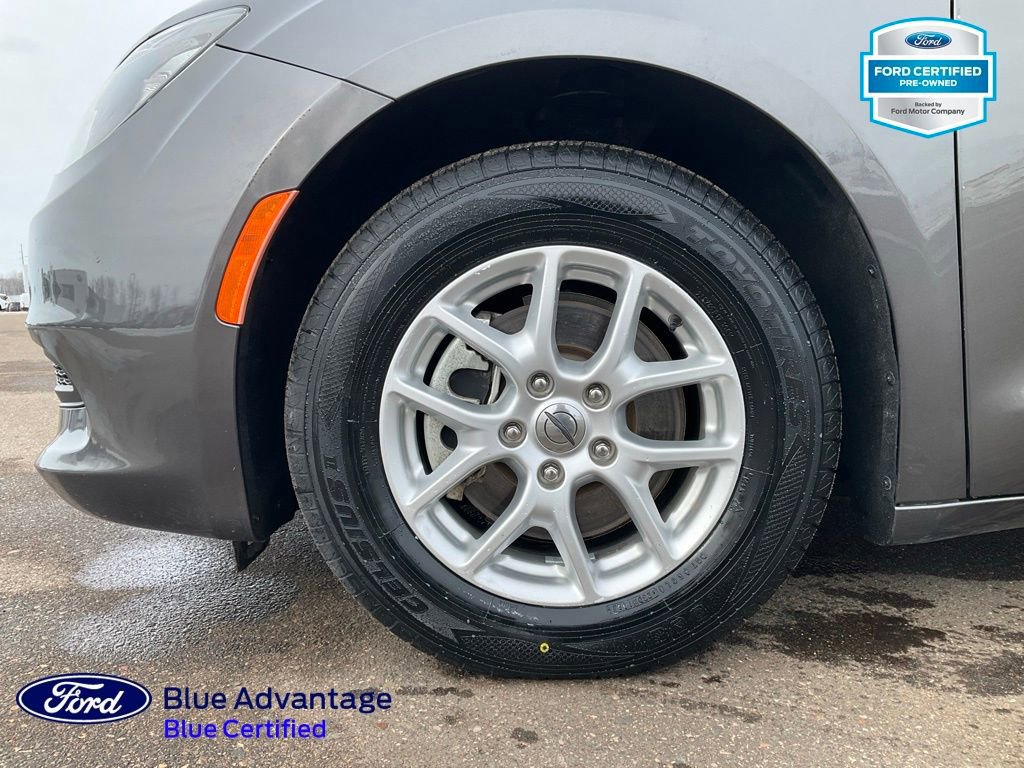 Used 2021 Chrysler Voyager Lxi image 32