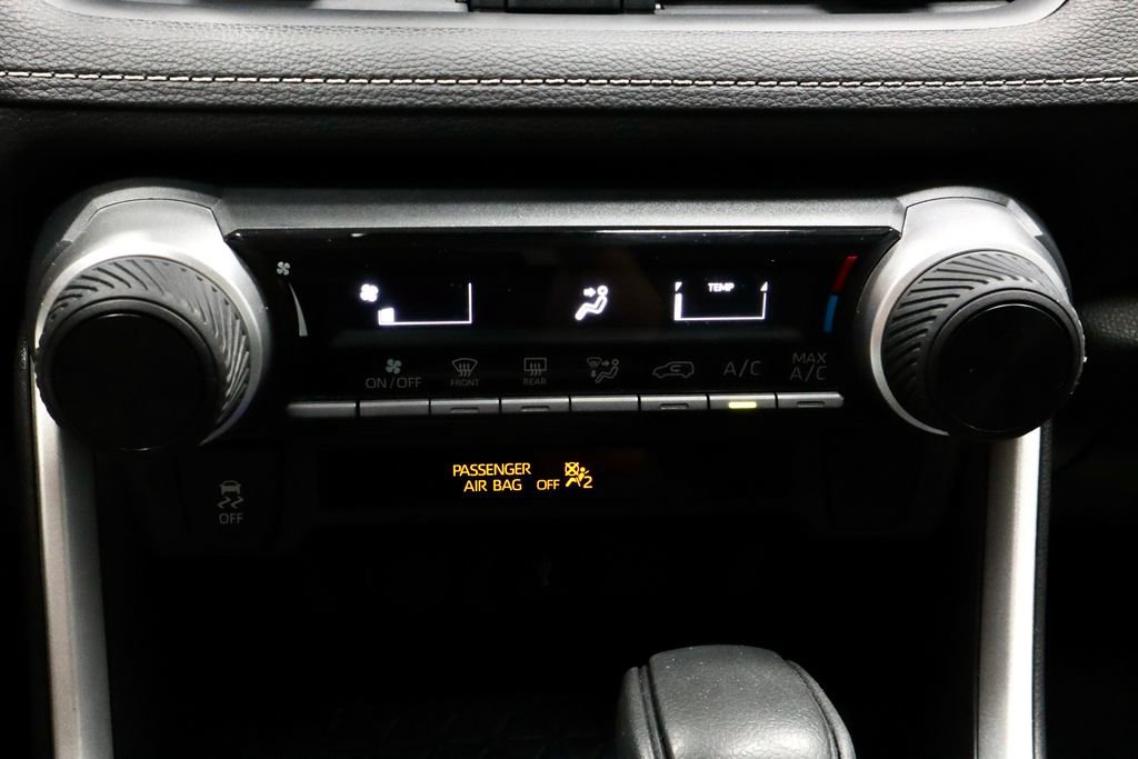 Used 2020 Toyota RAV4 LE w/ Carpet Mat Package FWD image 29