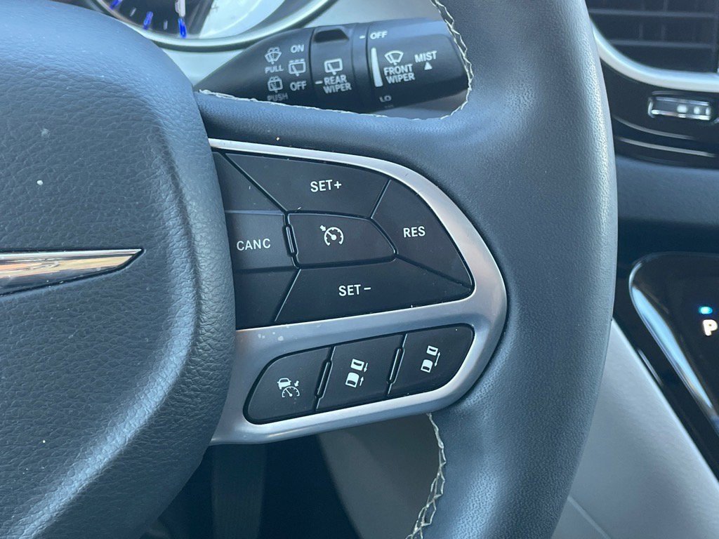 Used 2022 Chrysler Pacifica Touring-L image 20