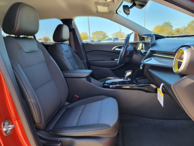 Used 2024 Chevrolet Trax LT w/ Driver Confidence Package FWD image 23