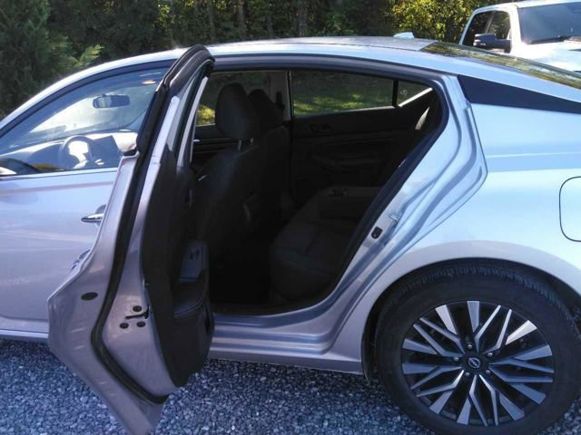 Used 2024 Nissan Altima 2.5 SV FWD image 4