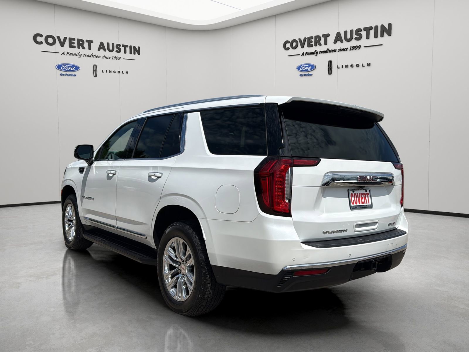 Used 2021 GMC Yukon SLT w/ SLT Premium Package RWD image 3