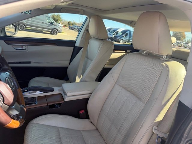 Used 2017 Lexus ES 300h w/ Luxury Package image 10