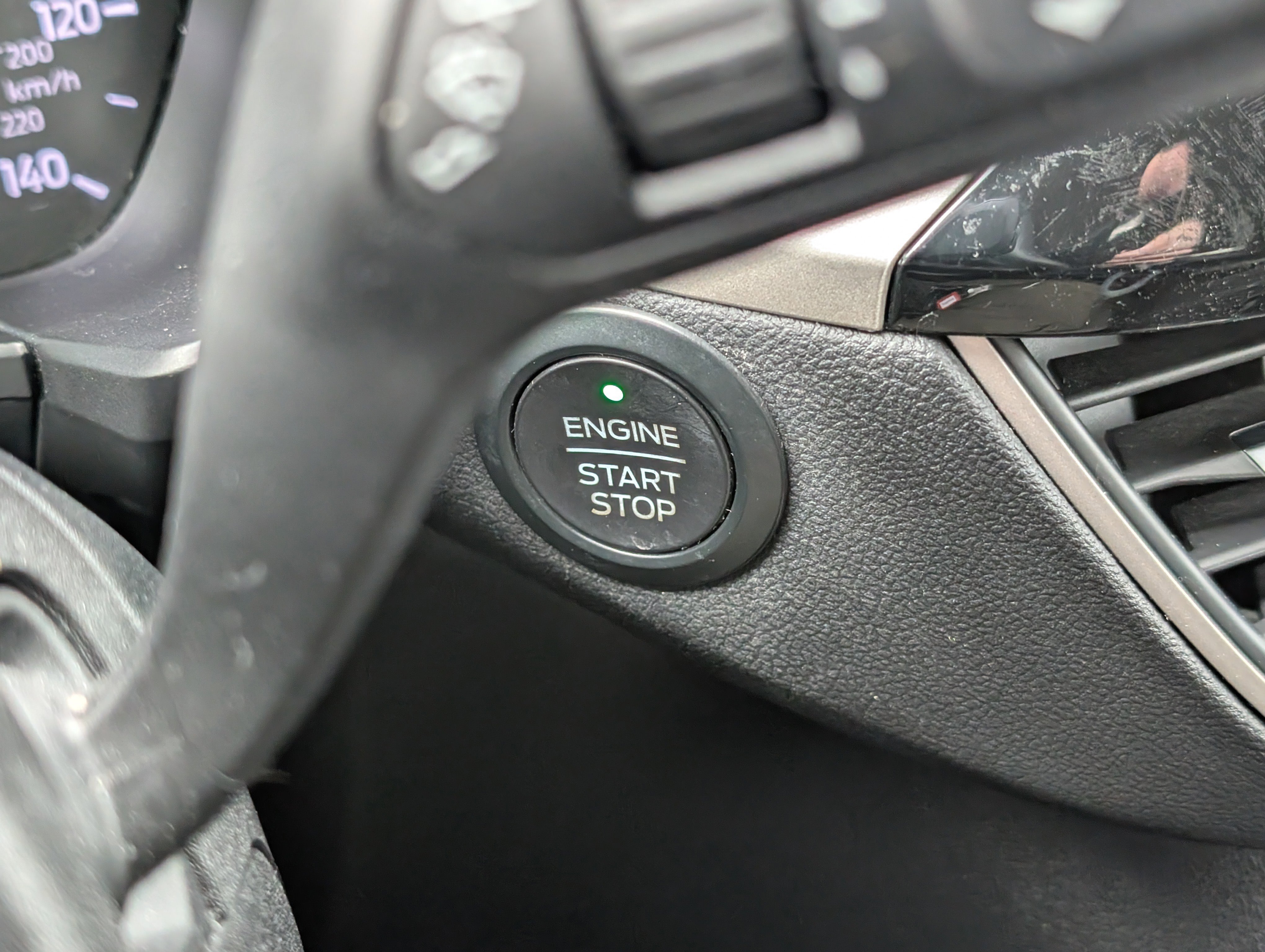 Certified 2020 Ford Escape SE image 24