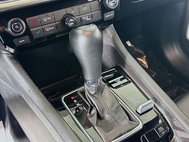 Used 2024 Jeep Compass Latitude image 16