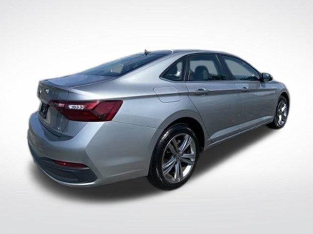 Used 2024 Volkswagen Jetta SE FWD image 6