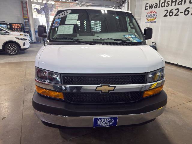 Used 2025 Chevrolet Express 2500 w/ Driver Convenience Package RWD image 3