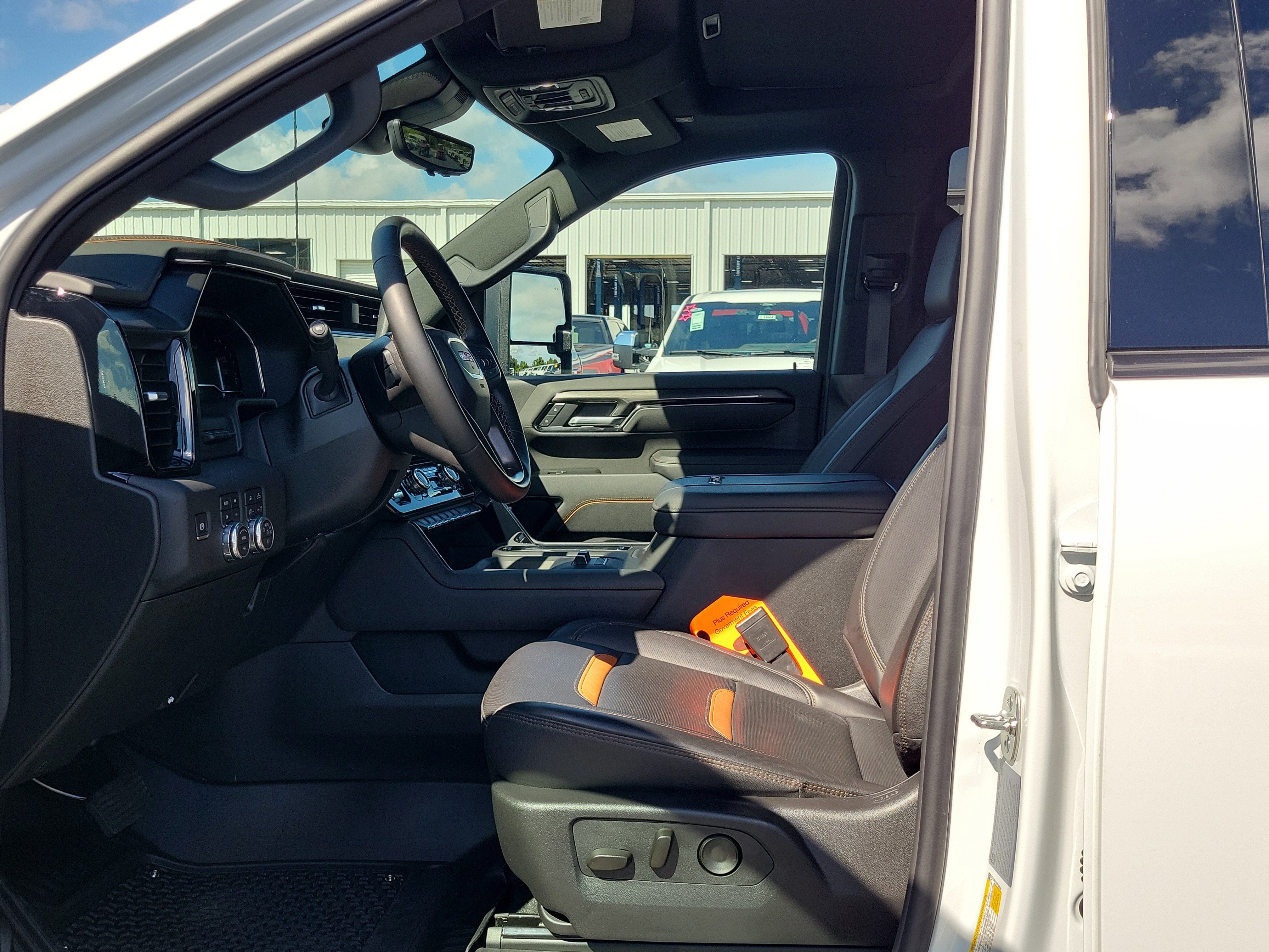 Used 2025 GMC Sierra 2500 AT4 w/ AT4 Premium Plus Package AWD/4WD image 22