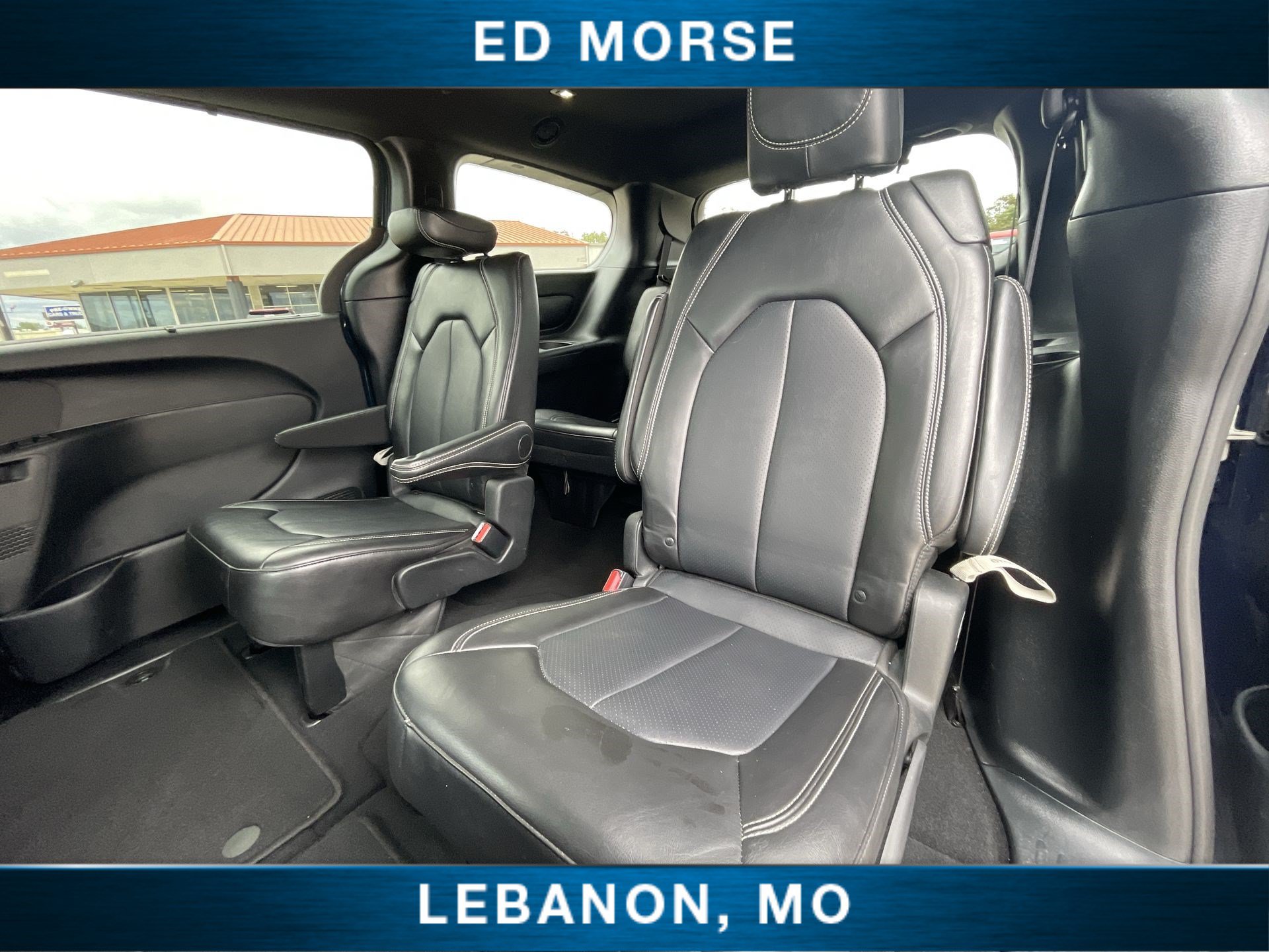 Used 2025 Chrysler Pacifica Select FWD image 23