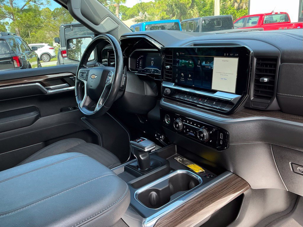 Used 2023 Chevrolet Silverado 1500 LT w/ Z71 Off-Road Package AWD/4WD image 17
