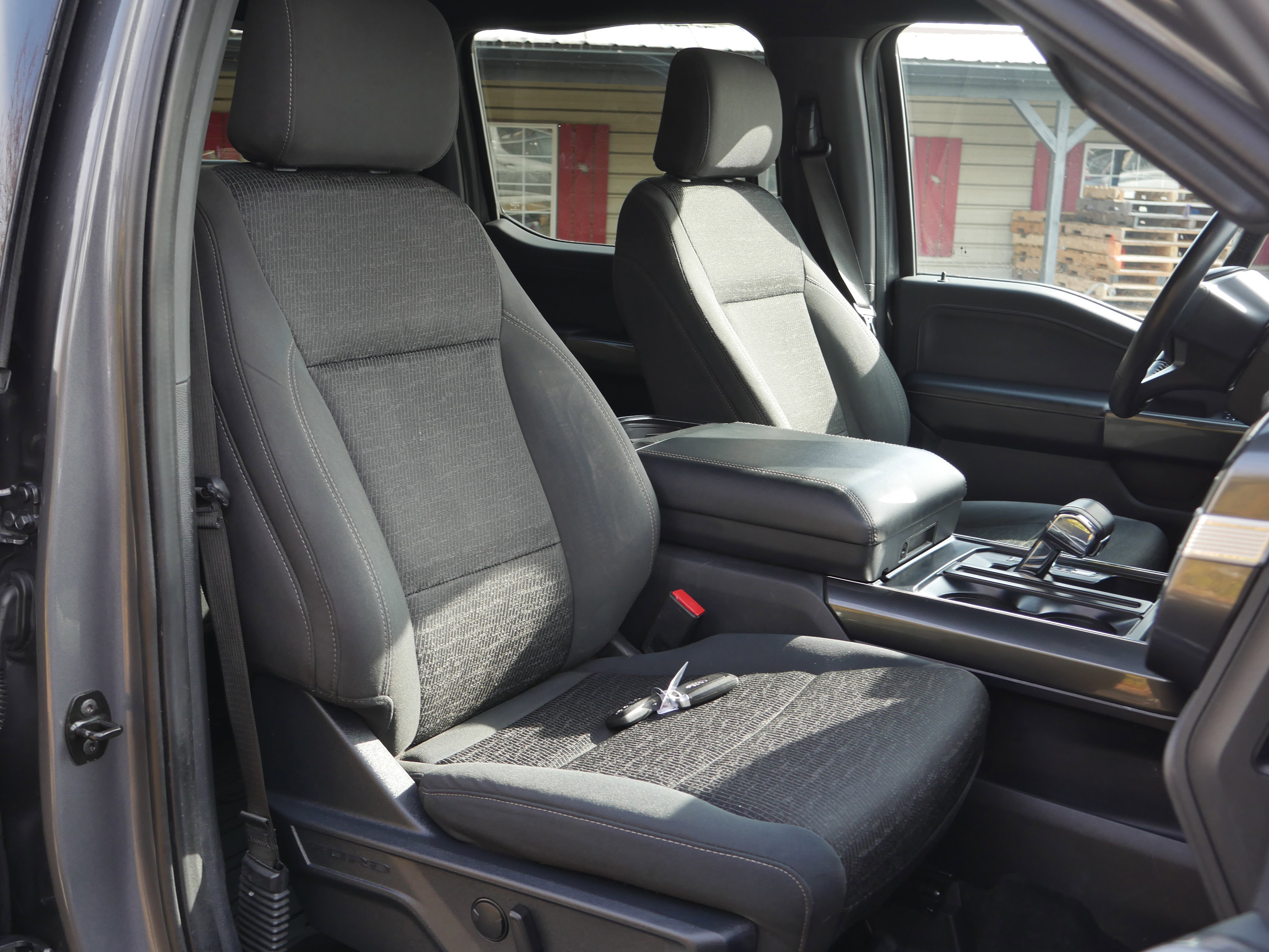 Certified 2022 Ford F150 XLT w/ Equipment Group 302A High image 31