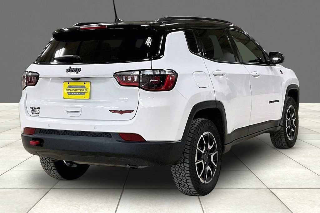 Used 2025 Jeep Compass Trailhawk AWD/4WD image 12