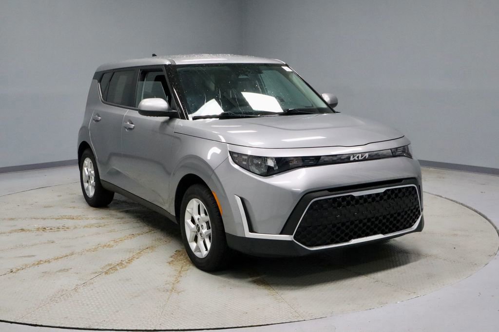 Used 2025 Kia Soul LX image 7