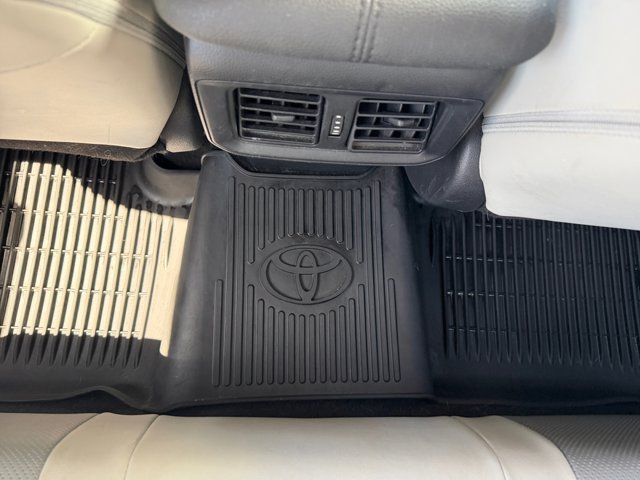 Used 2020 Toyota RAV4 Limited AWD/4WD image 33
