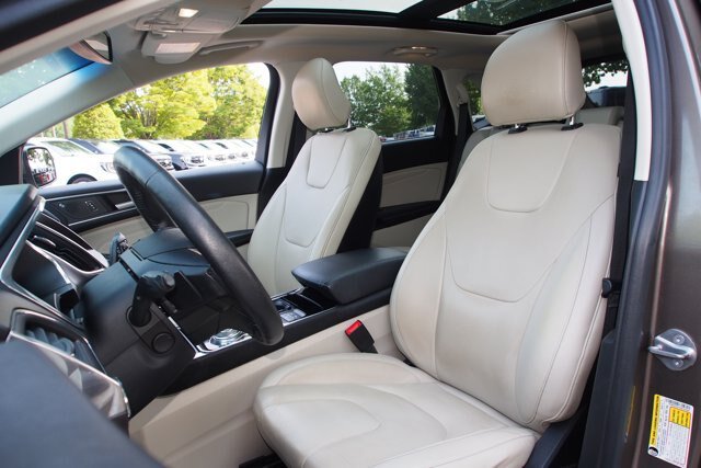 Certified 2019 Ford Edge Titanium w/ Equipment Group 301A AWD/4WD image 17