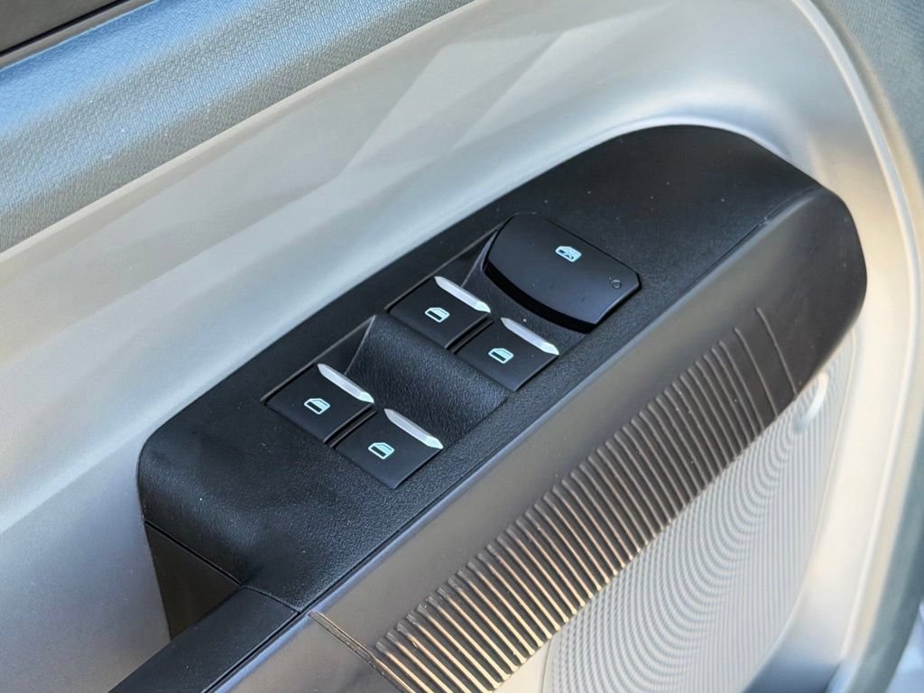 Certified 2025 Ford Maverick XL FWD image 14