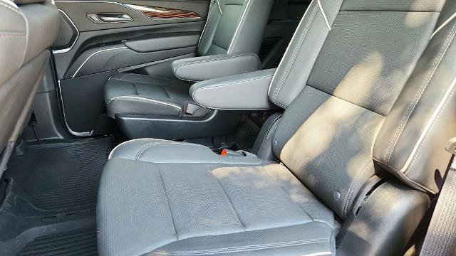 Used 2024 Cadillac Escalade Premium Luxury image 32