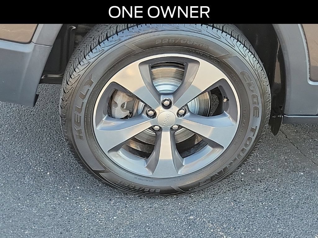 Used 2019 Jeep Cherokee Limited w/ Luxury Group AWD/4WD image 5
