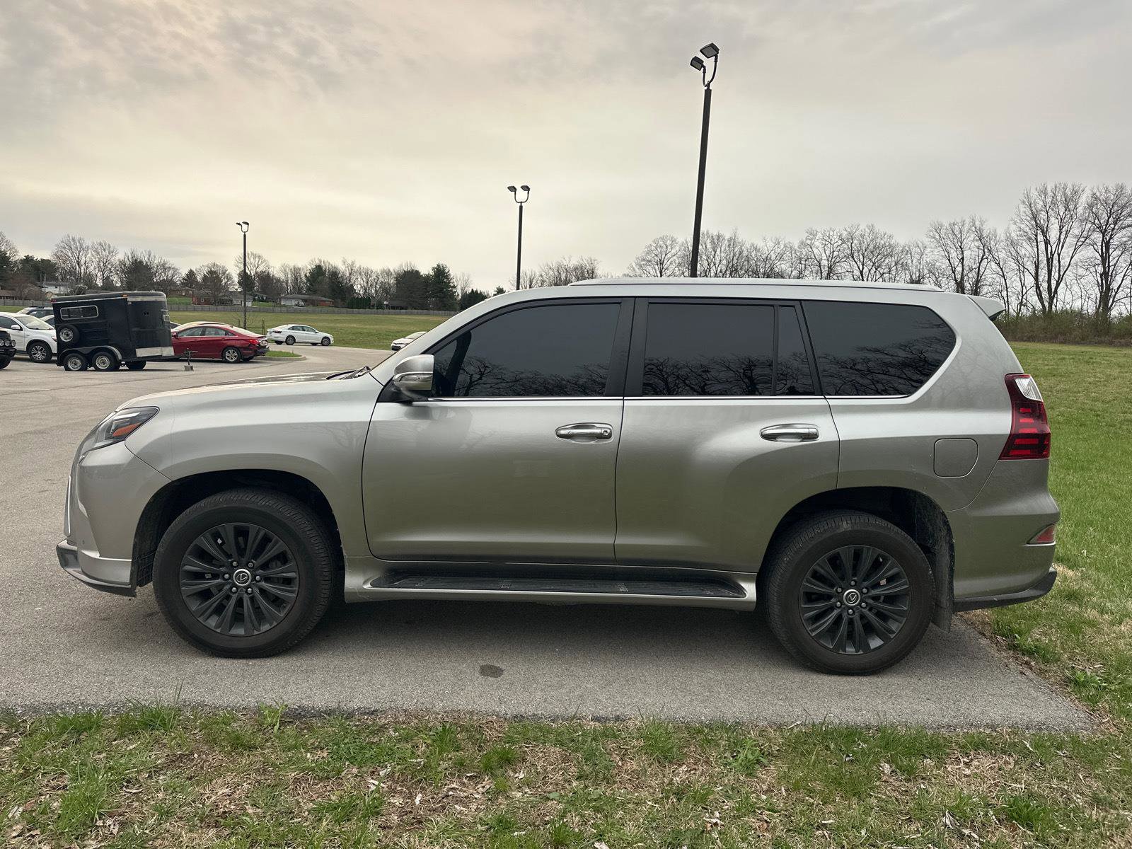 Used 2021 Lexus GX 460 Premium w/ Accessory Package AWD/4WD image 2