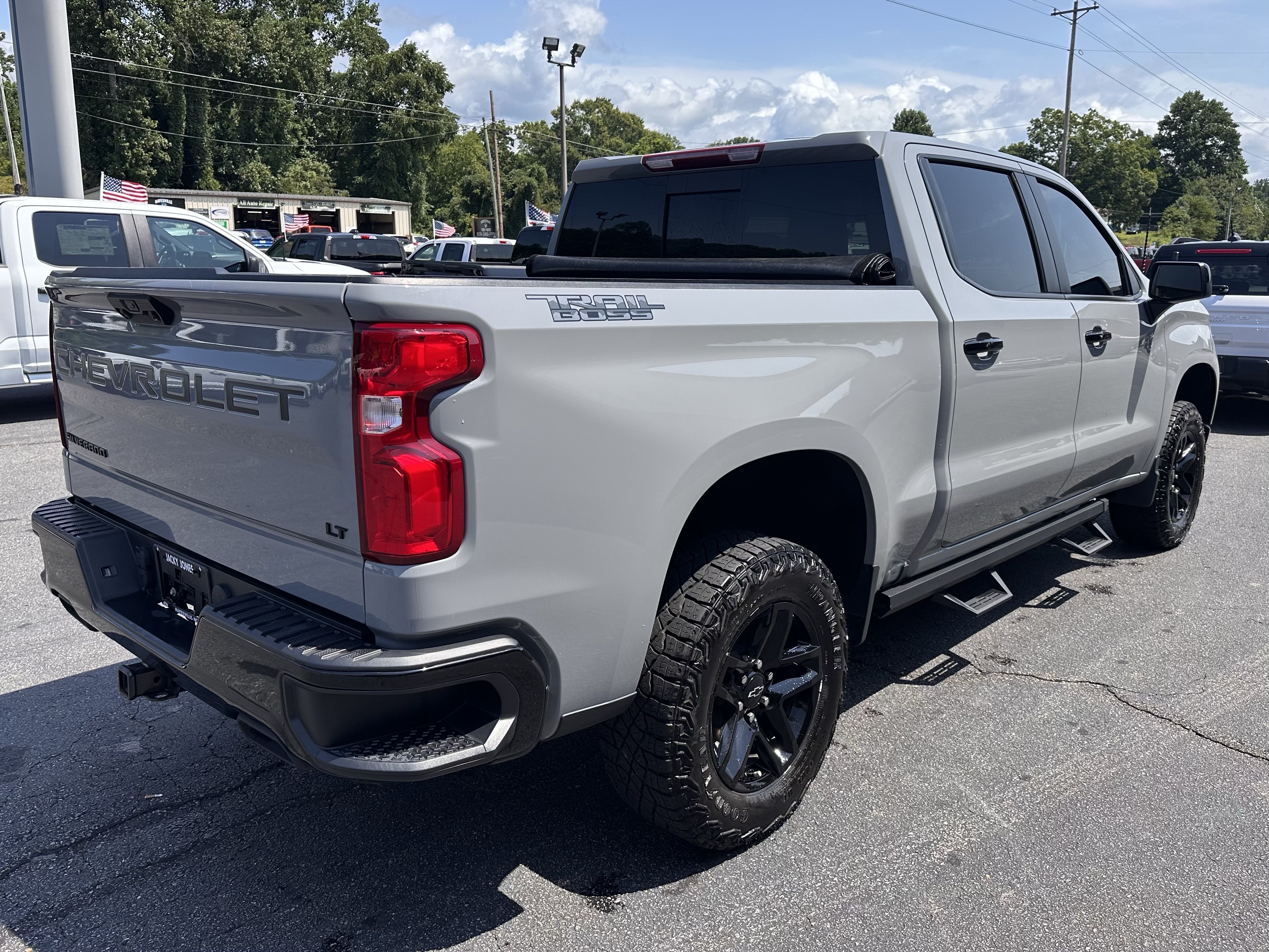 Used 2024 Chevrolet Silverado 1500 LT Trail Boss w/ Convenience Package II AWD/4WD image 5