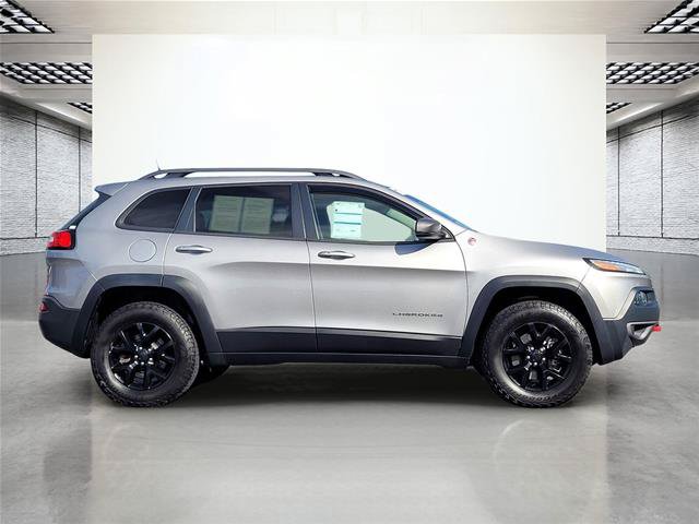Used 2018 Jeep Cherokee Trailhawk w/ Comfort/Convenience Group AWD/4WD image 5