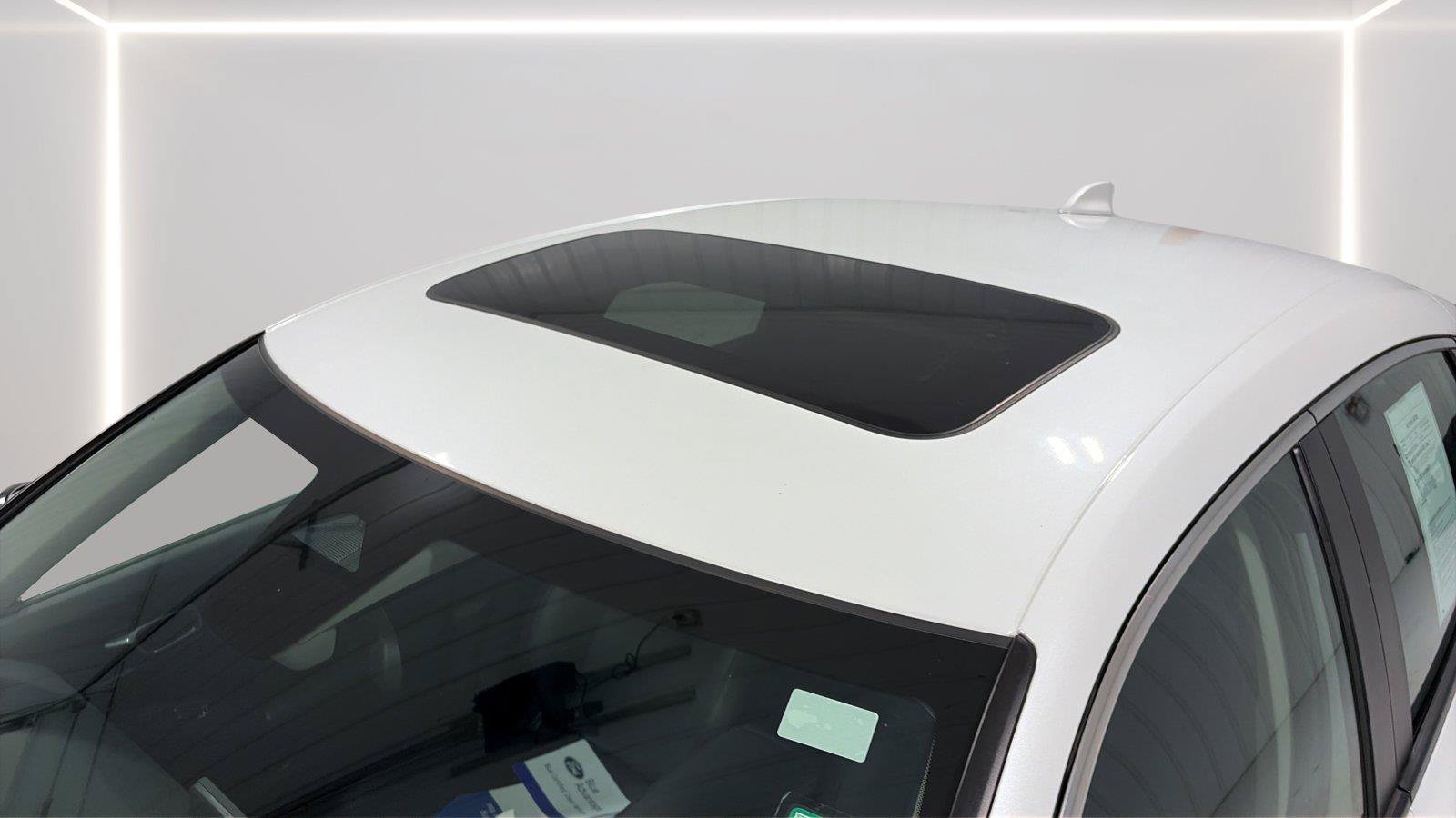 Used 2024 Honda Civic EX-L image 28